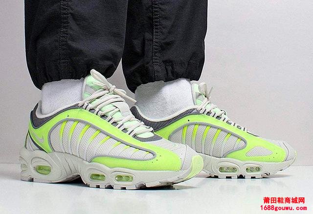 Nike Air Max Tailwind 4 货号：